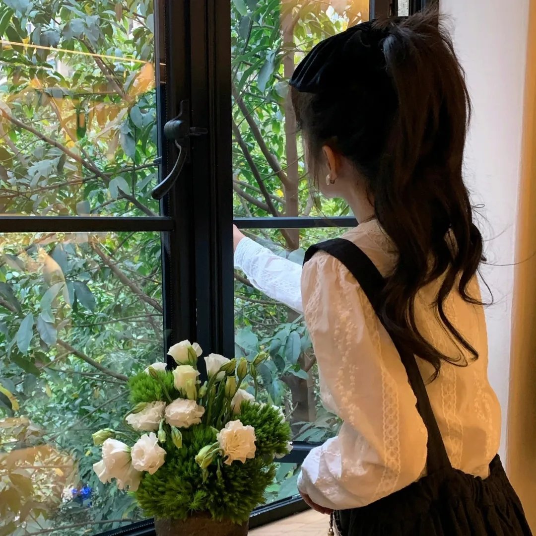 左撇子女人